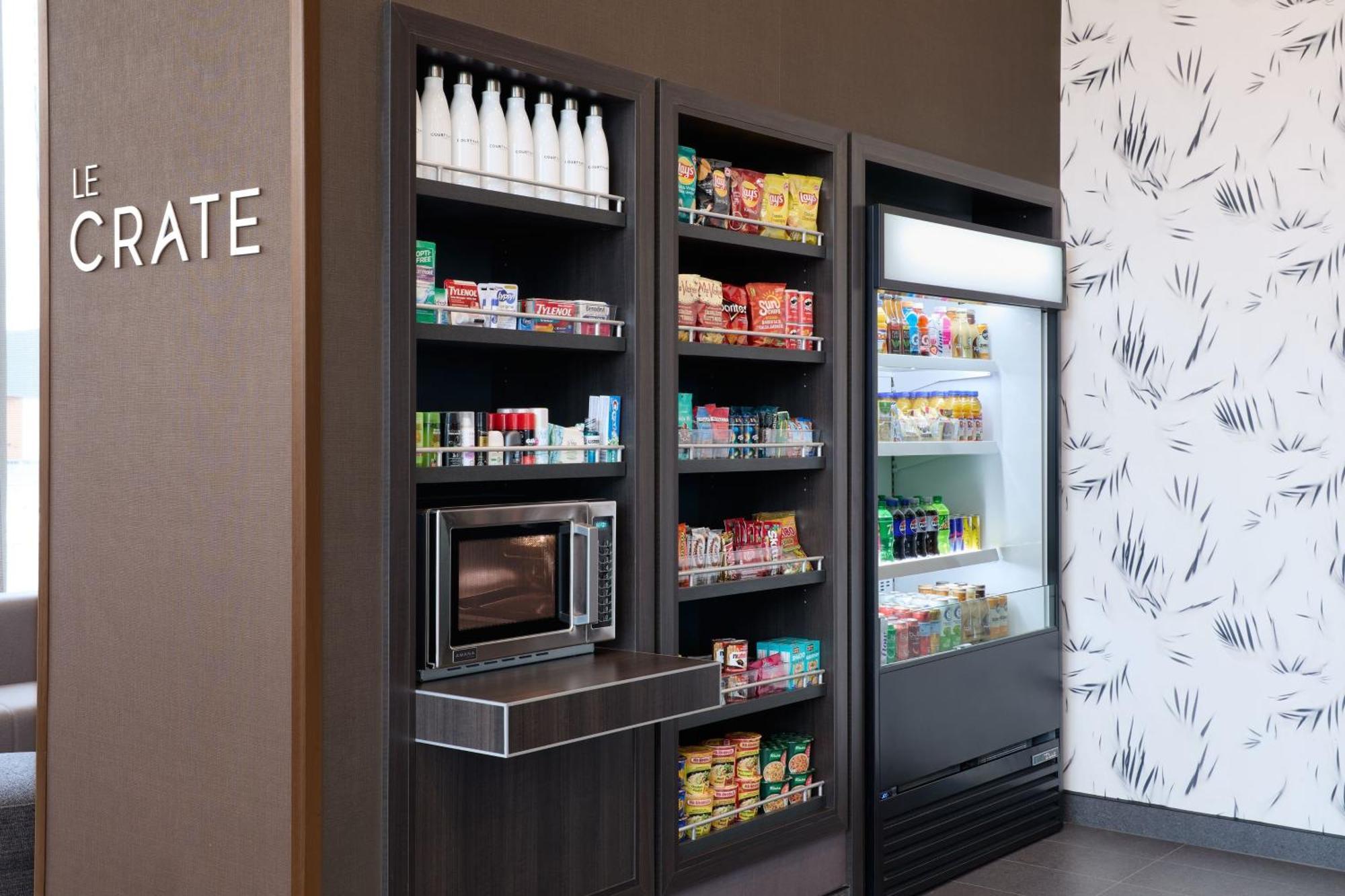 Courtyard By Marriott Montreal Laval Hotel Екстериор снимка