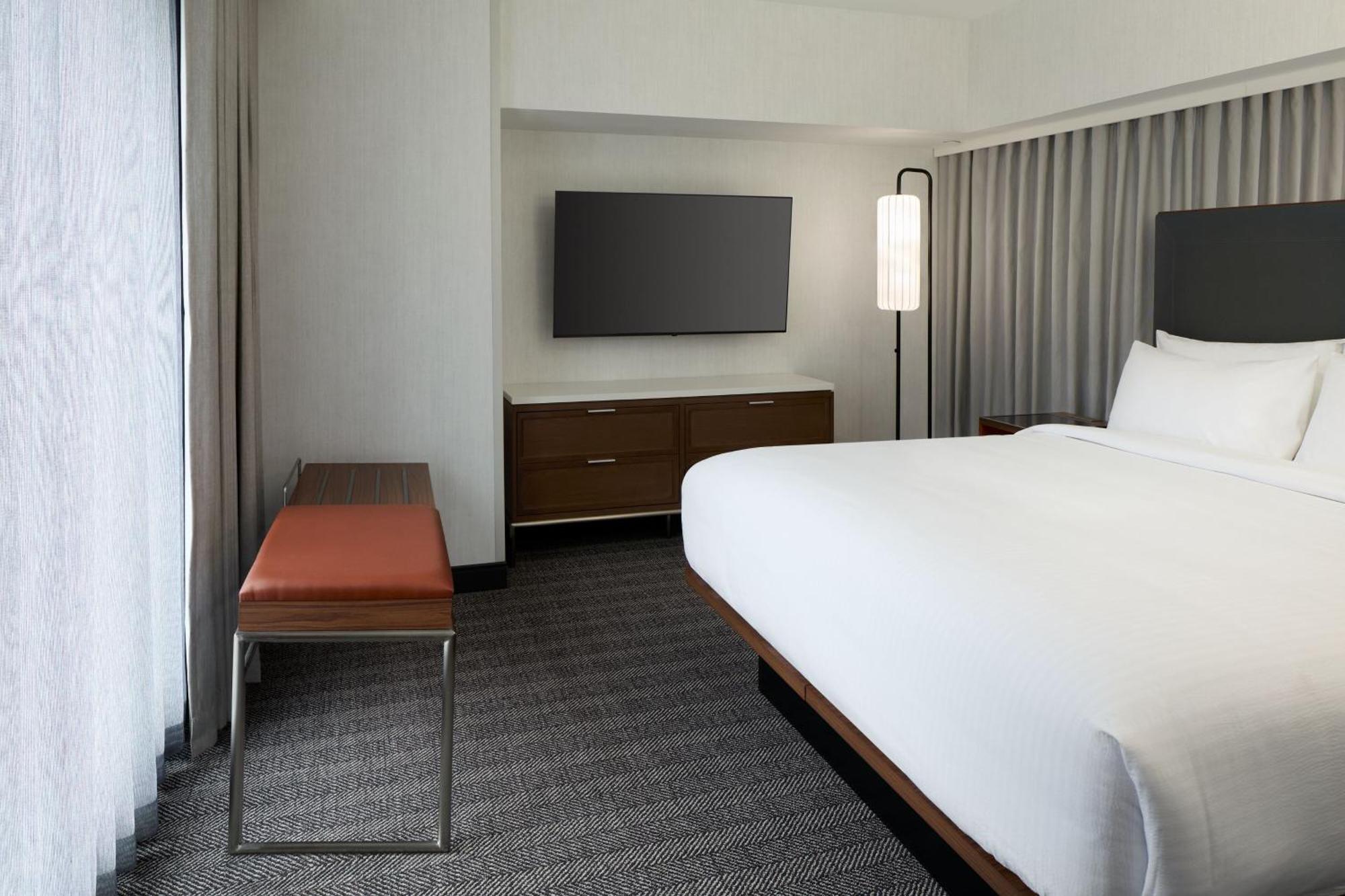 Courtyard By Marriott Montreal Laval Hotel Екстериор снимка