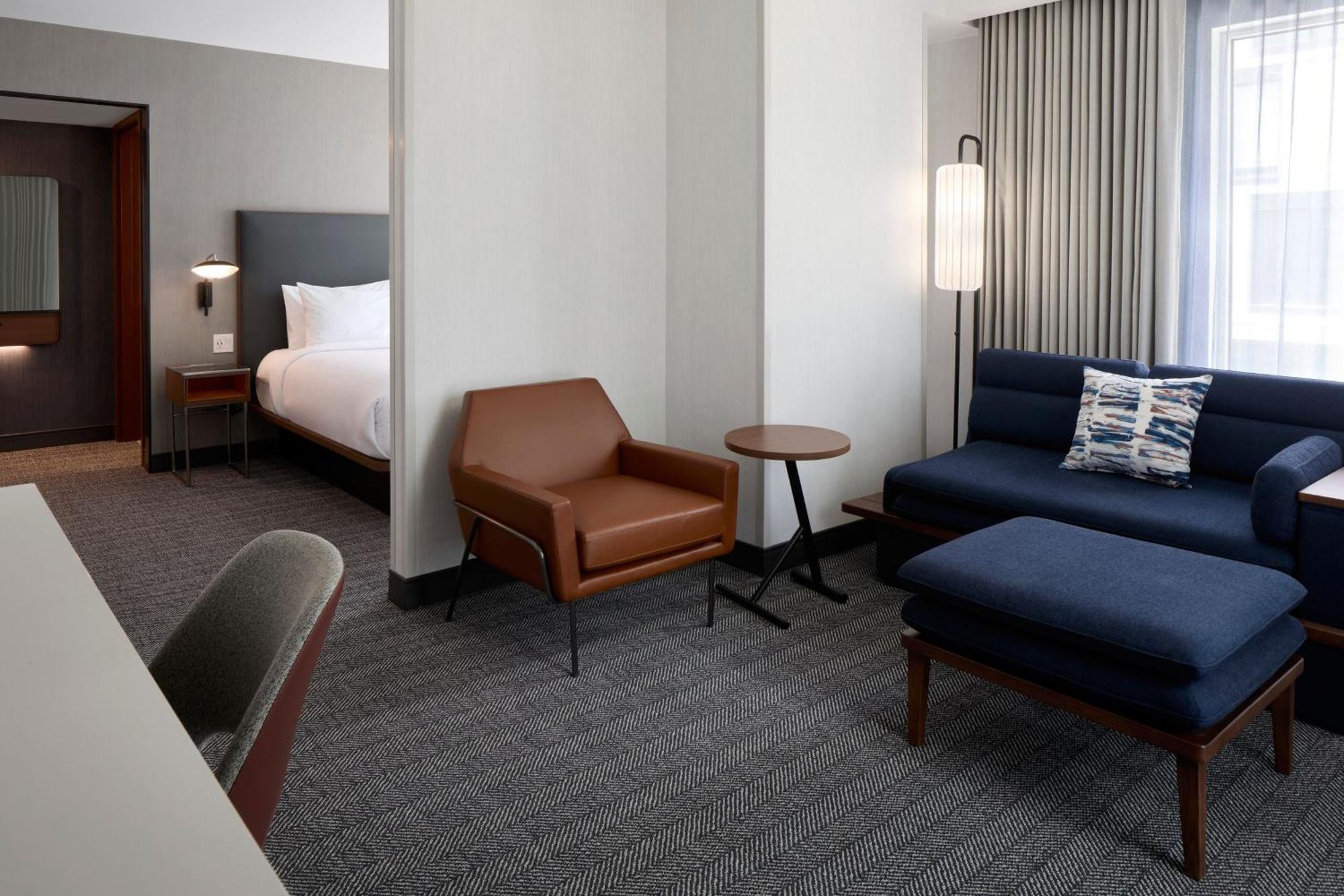 Courtyard By Marriott Montreal Laval Hotel Екстериор снимка