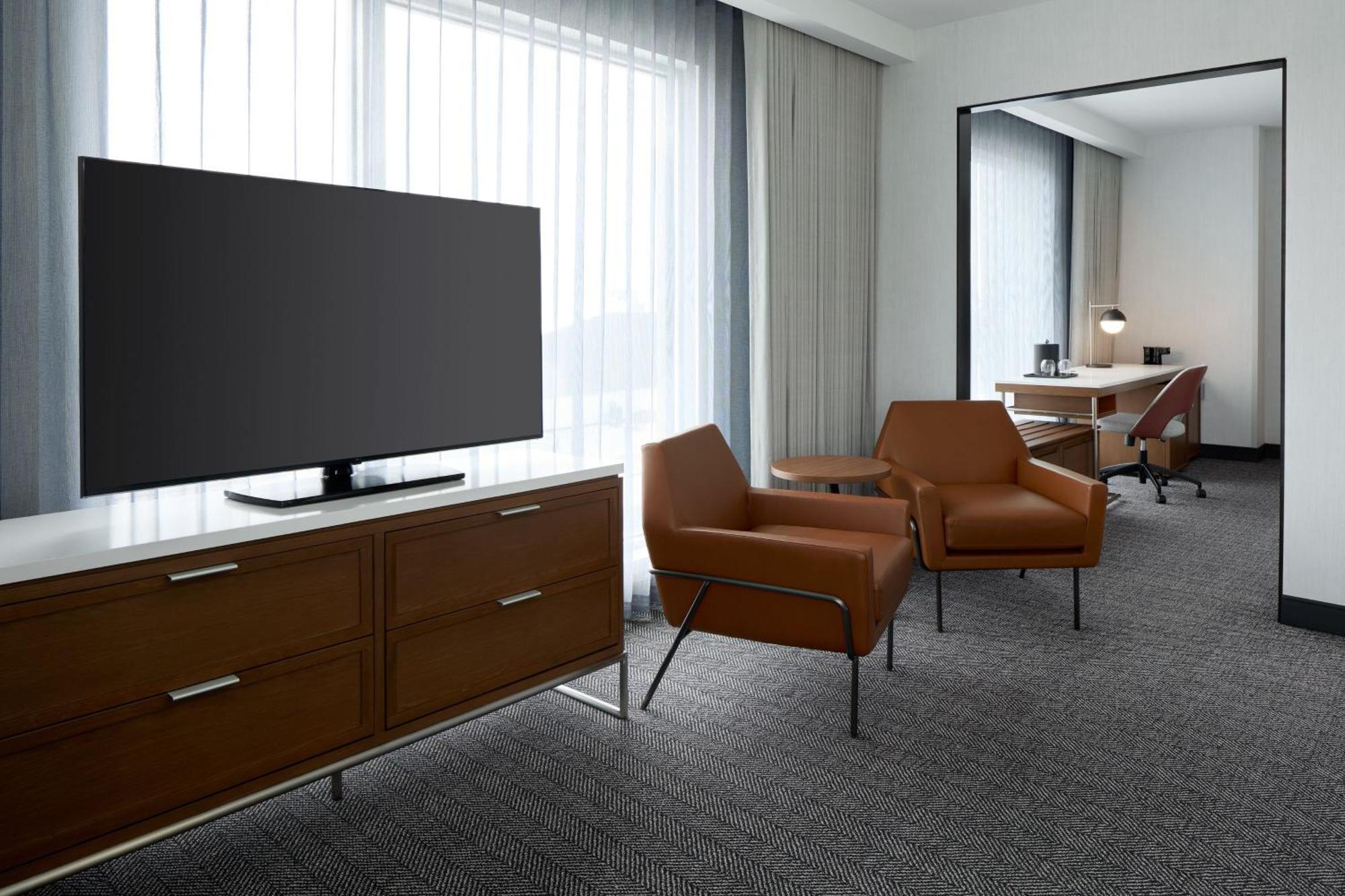 Courtyard By Marriott Montreal Laval Hotel Екстериор снимка