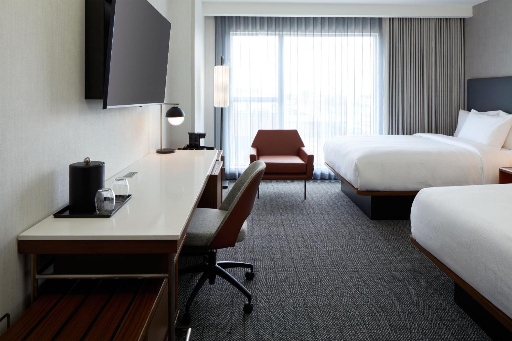 Courtyard By Marriott Montreal Laval Hotel Екстериор снимка