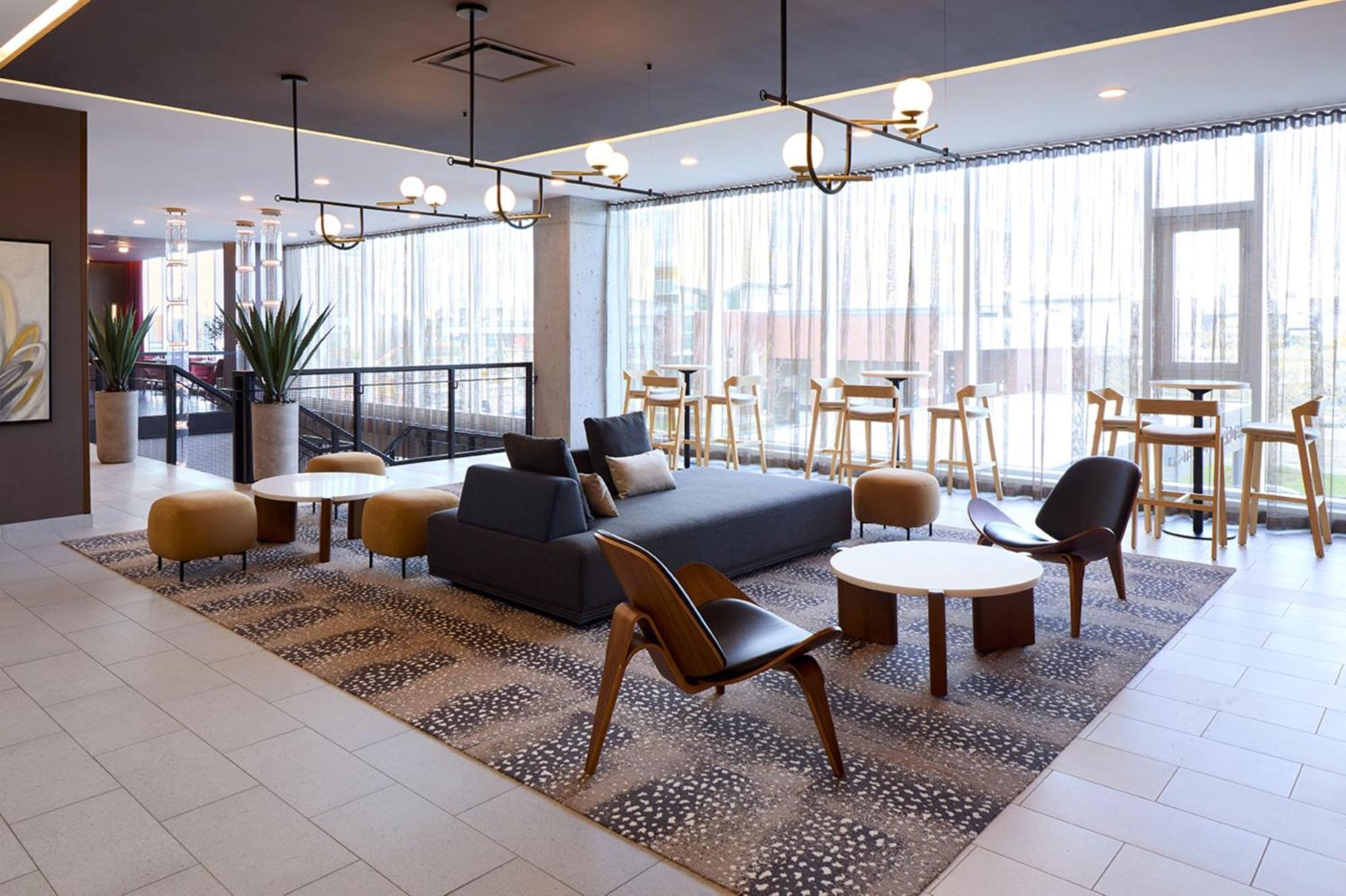 Courtyard By Marriott Montreal Laval Hotel Екстериор снимка