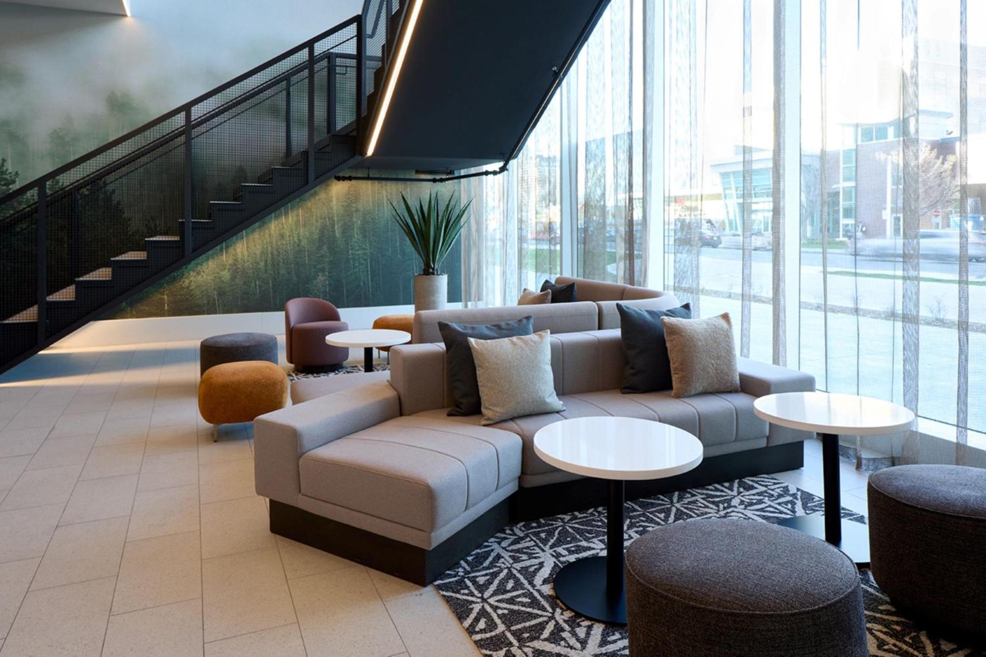 Courtyard By Marriott Montreal Laval Hotel Екстериор снимка