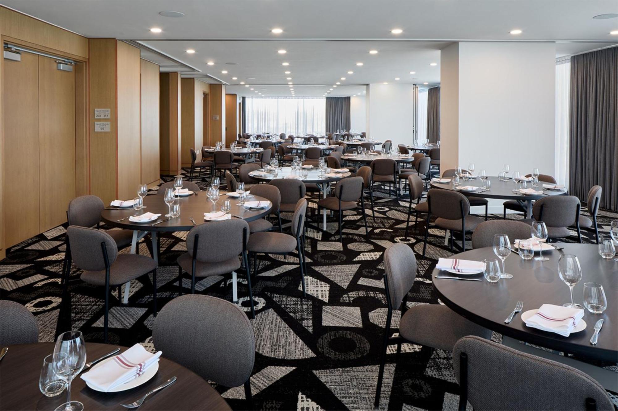 Courtyard By Marriott Montreal Laval Hotel Екстериор снимка