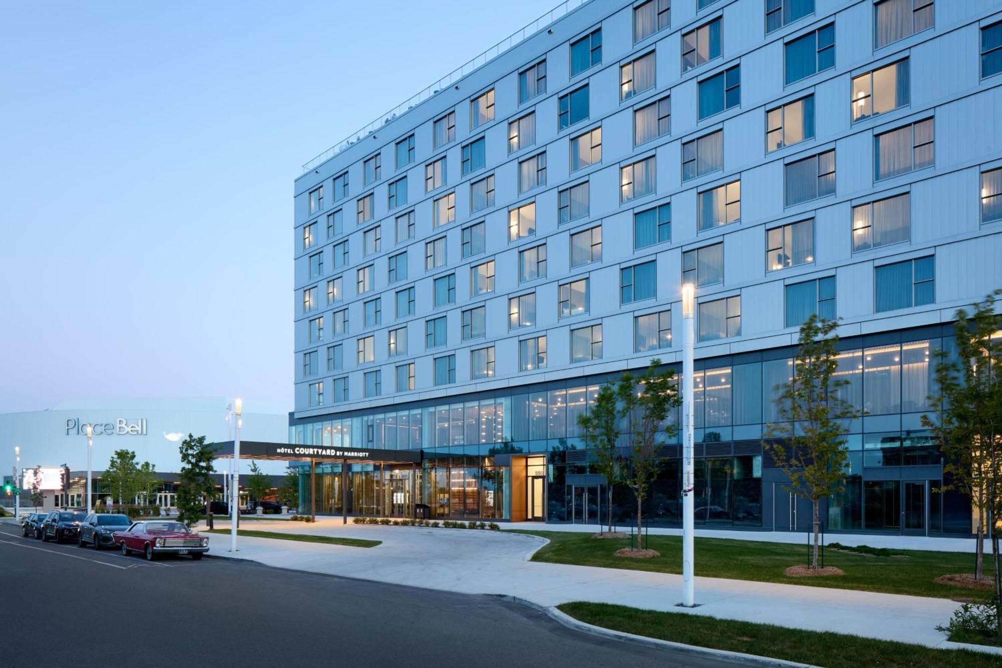 Courtyard By Marriott Montreal Laval Hotel Екстериор снимка