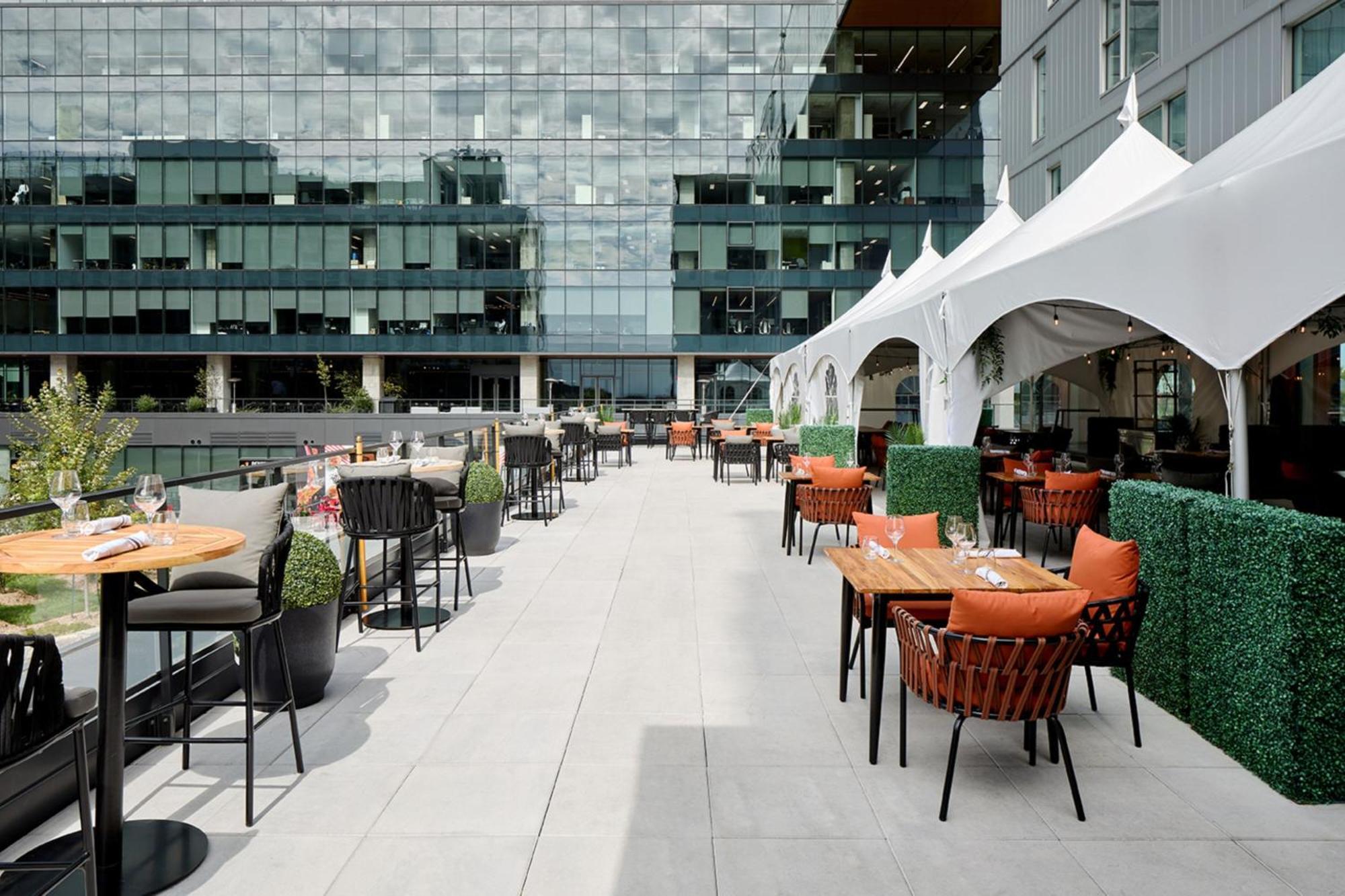 Courtyard By Marriott Montreal Laval Hotel Екстериор снимка